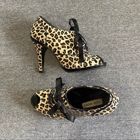 Steve Madden Shoes - steve madden leopard cream/blk ankle boots/booties